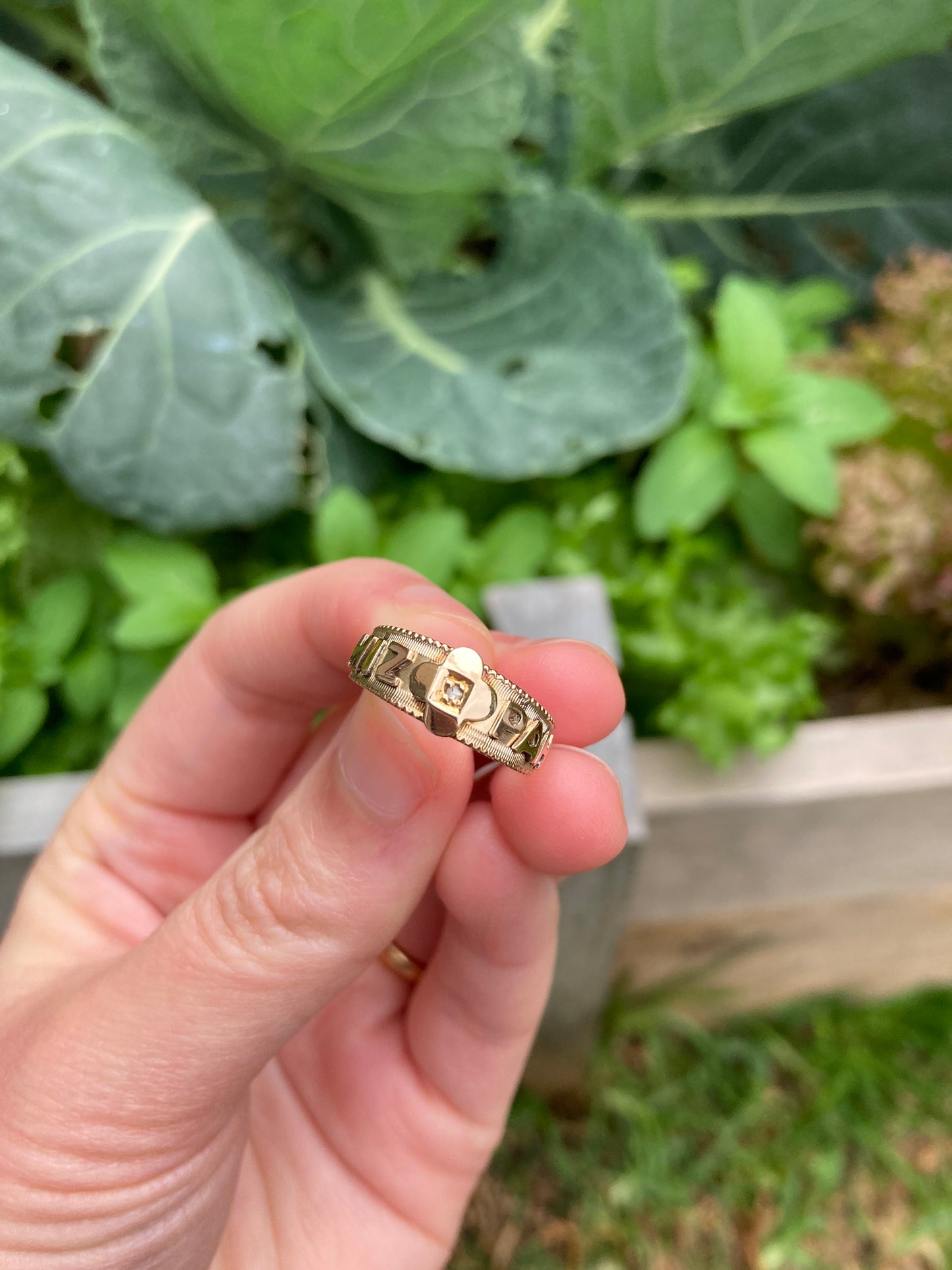 Antique Edwardian 9ct rose gold 'Mizpah' rose cut diamond flower ring