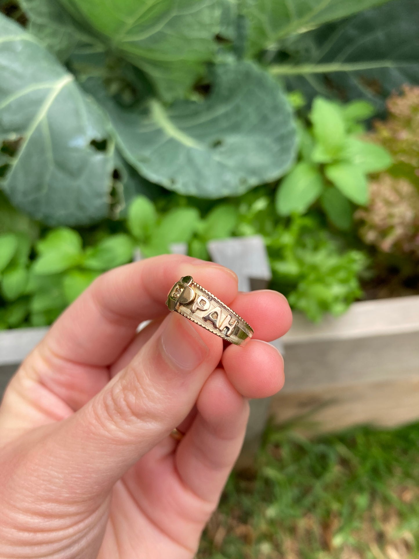 Antique Edwardian 9ct rose gold 'Mizpah' rose cut diamond flower ring