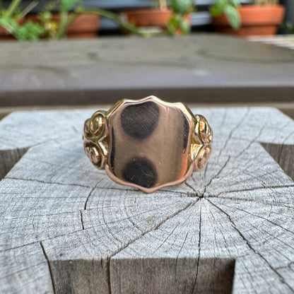 Antique 9ct rosy yellow gold shield signet ring