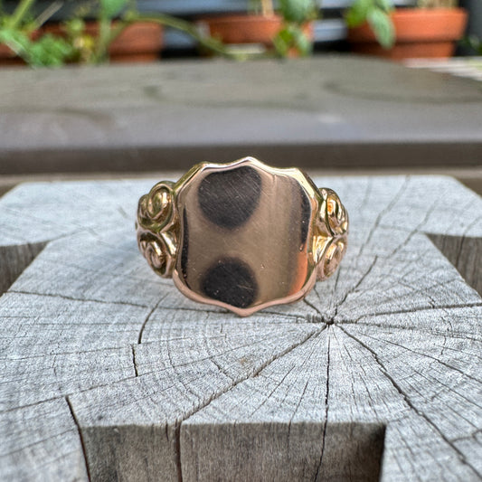 Antique 9ct rosy yellow gold shield signet ring