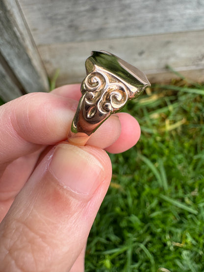 Antique 9ct rosy yellow gold shield signet ring