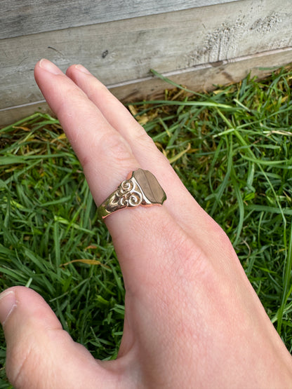 Antique 9ct rosy yellow gold shield signet ring