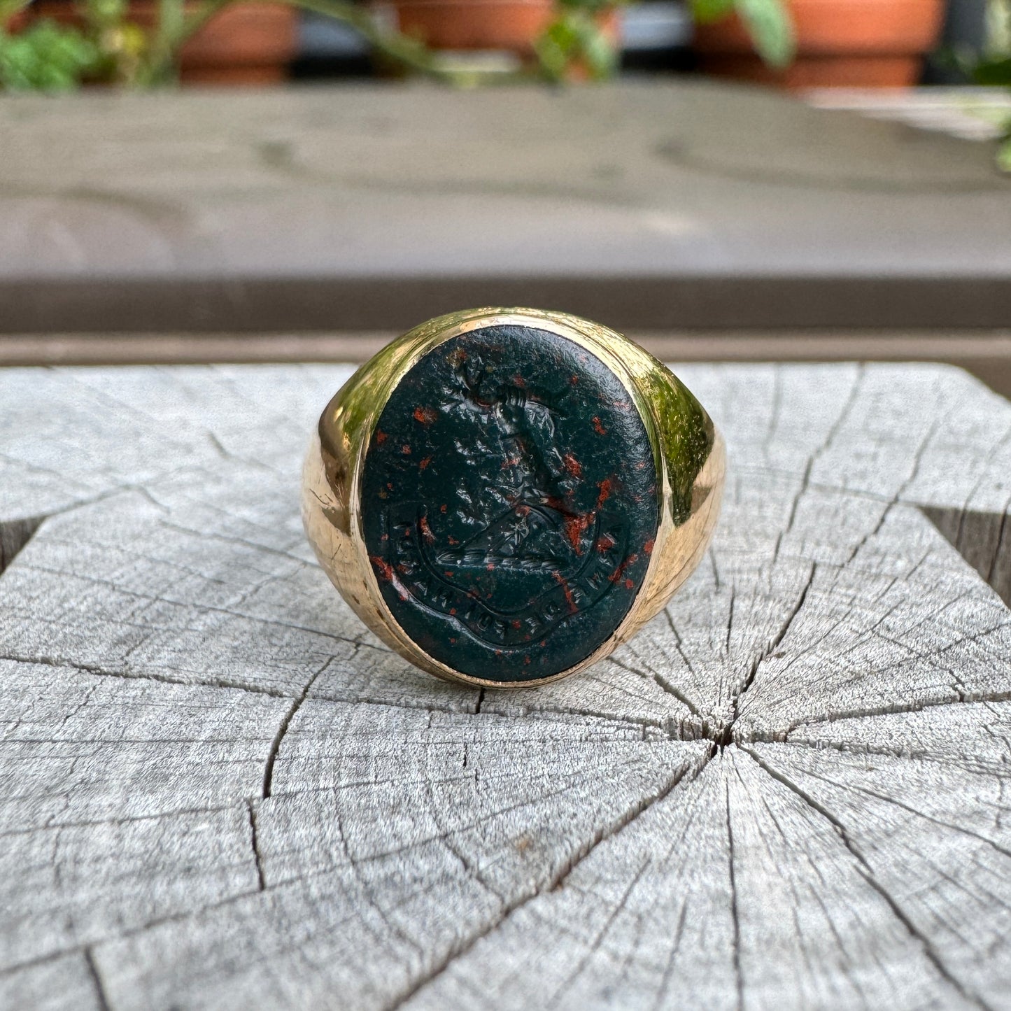 Antique Victorian 18ct yellow gold bloodstone intaglio signet ring