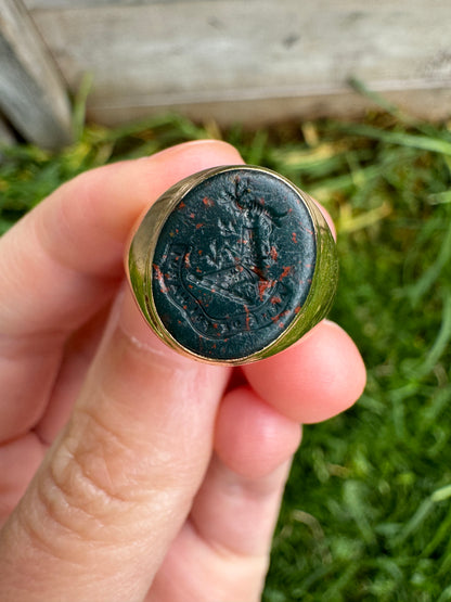 Antique Victorian 18ct yellow gold bloodstone intaglio signet ring