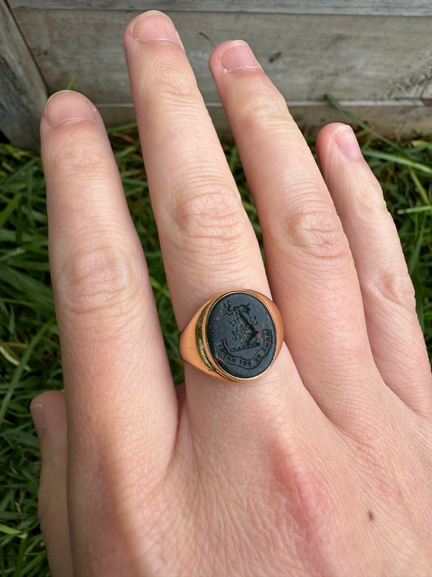 Antique Victorian 18ct yellow gold bloodstone intaglio signet ring