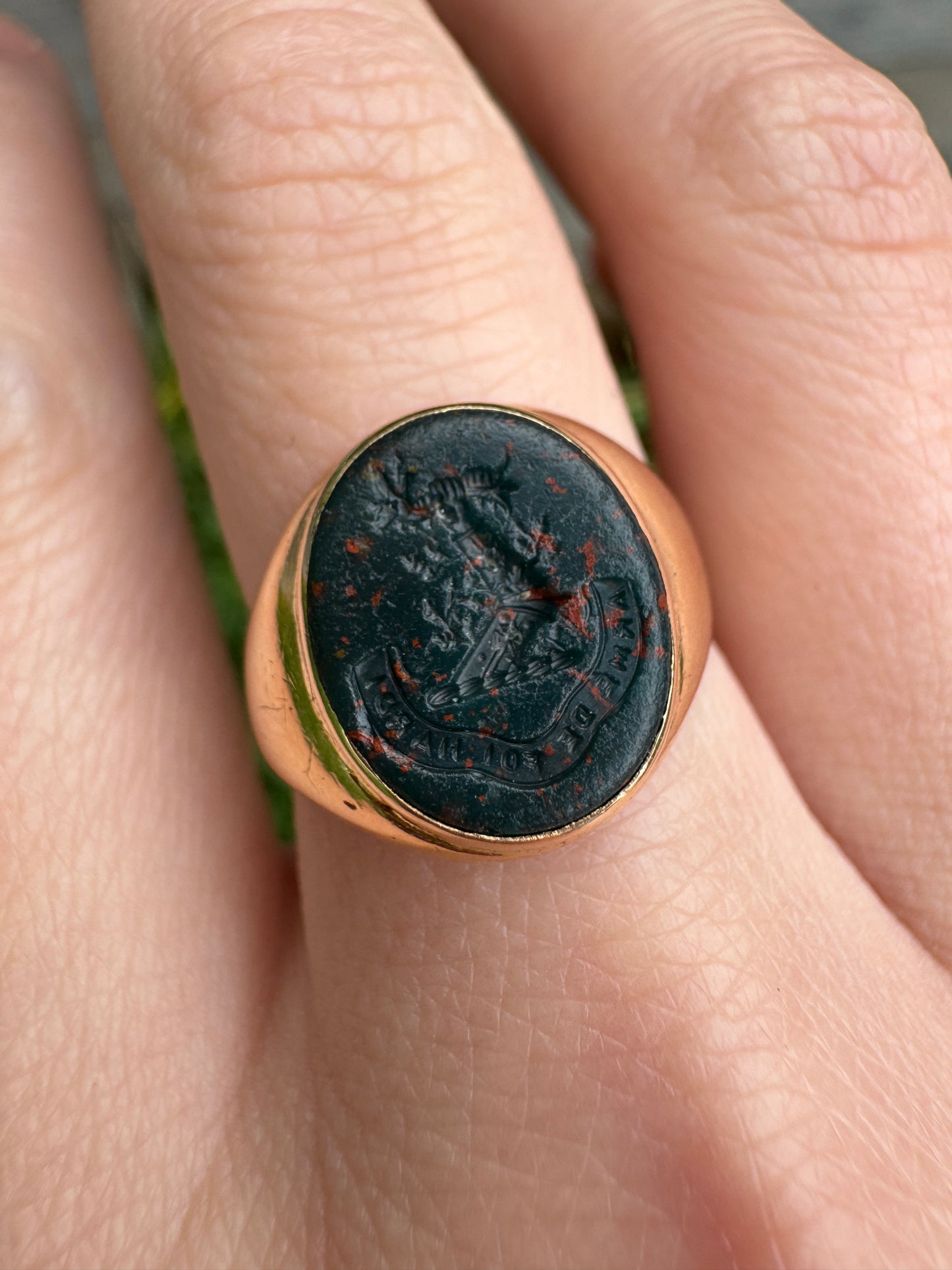 Antique Victorian 18ct yellow gold bloodstone intaglio signet ring