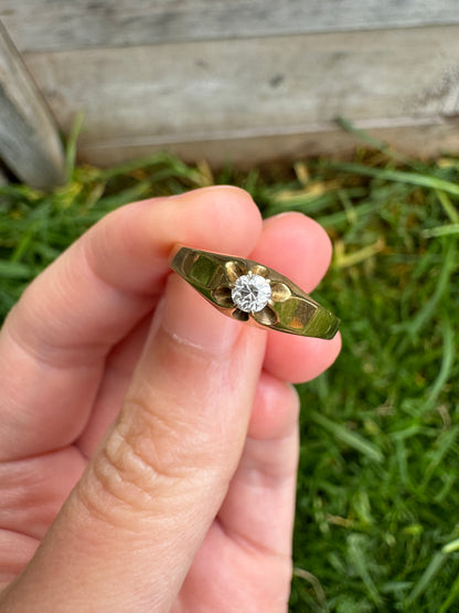 Vintage 9ct yellow gold old European cut diamond buttercup setting solitaire ring