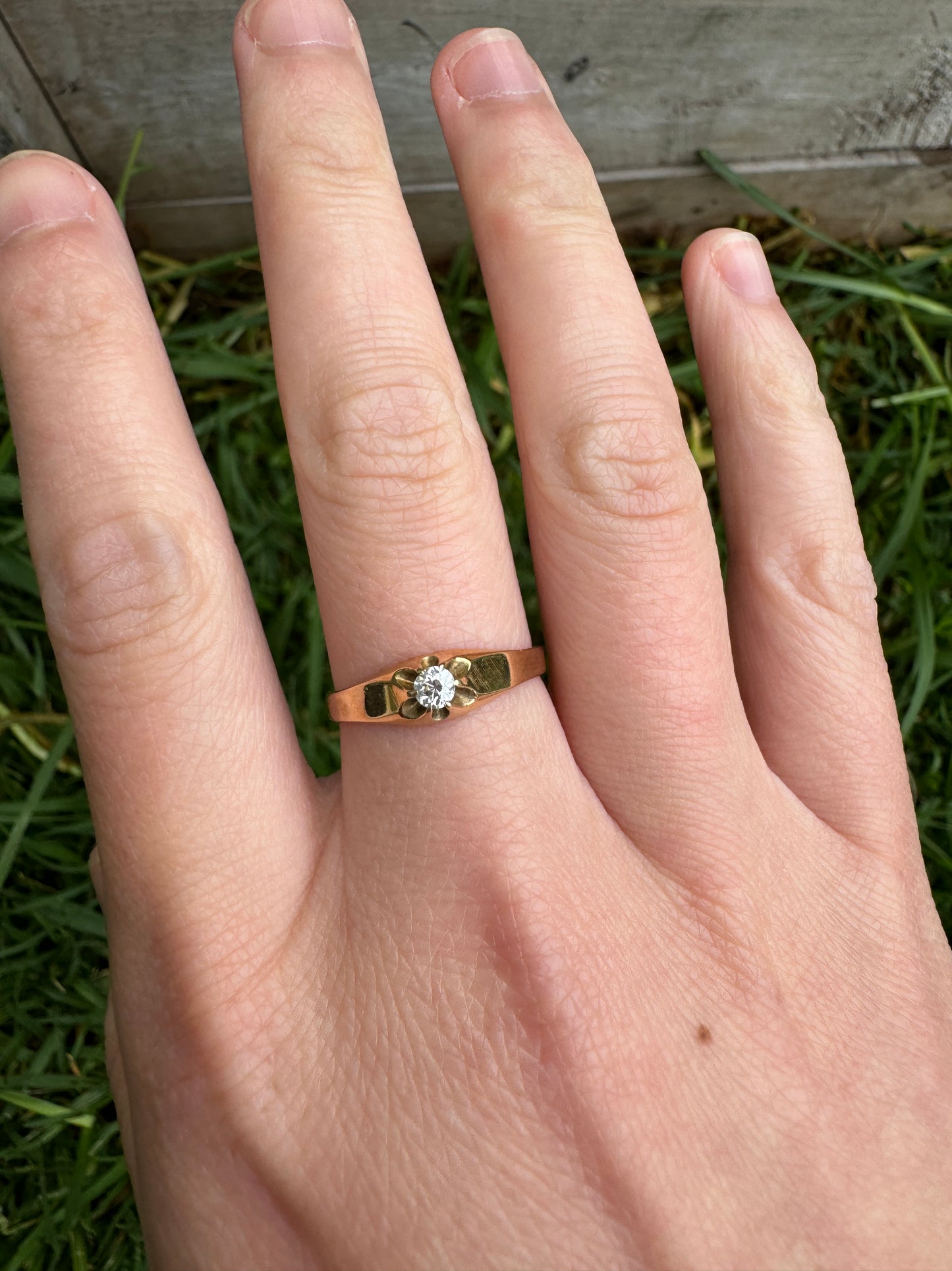 Vintage 9ct yellow gold old European cut diamond buttercup setting solitaire ring