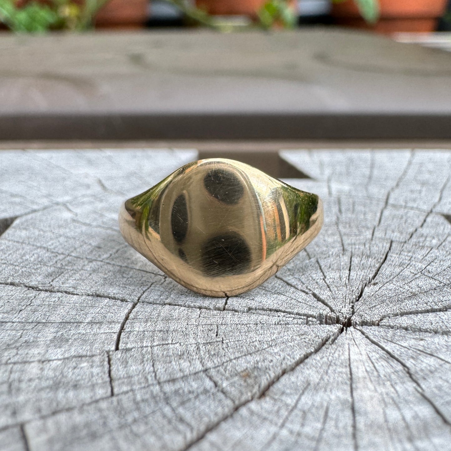Vintage 9ct yellow gold round signet ring