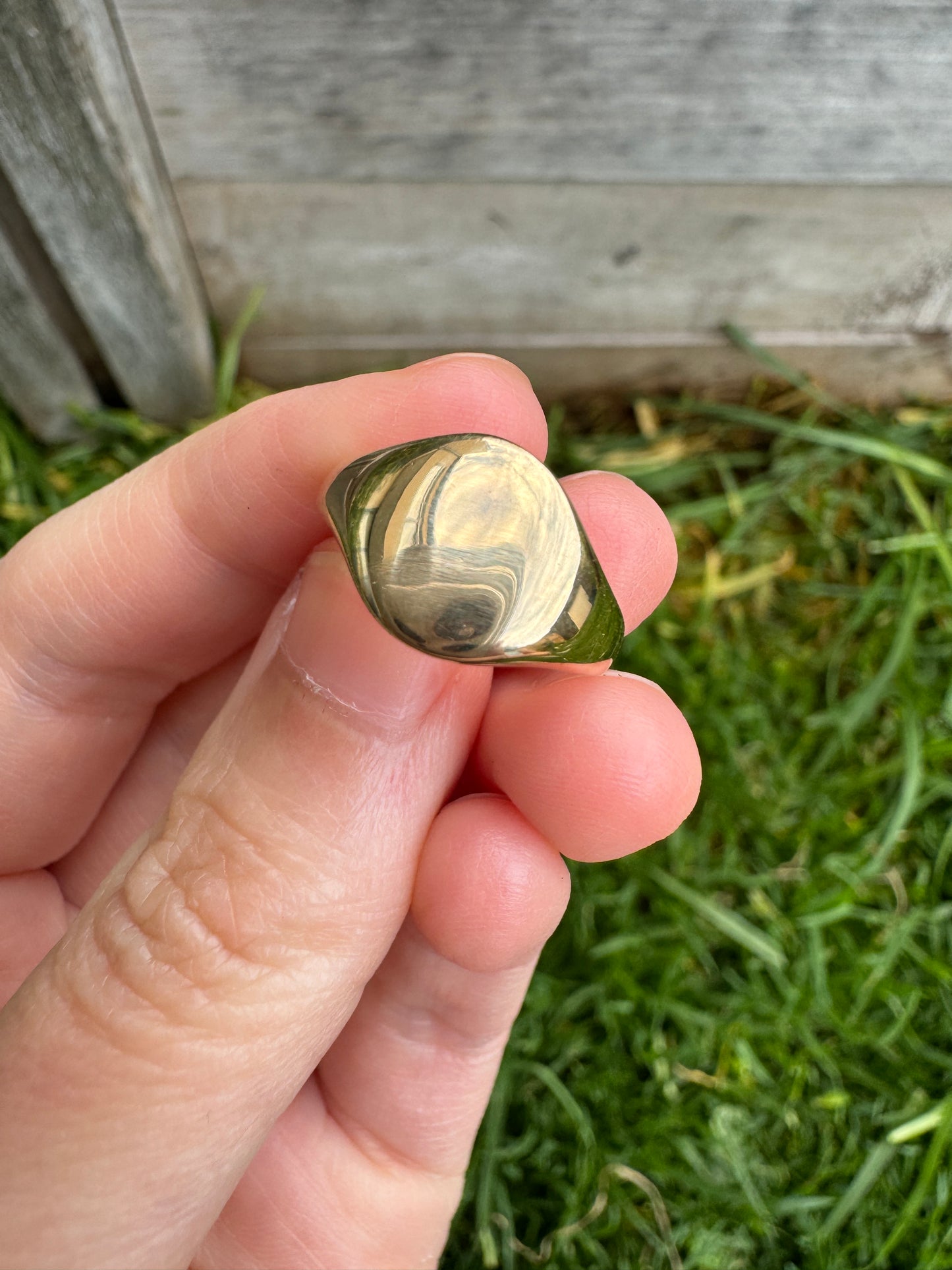 Vintage 9ct yellow gold round signet ring