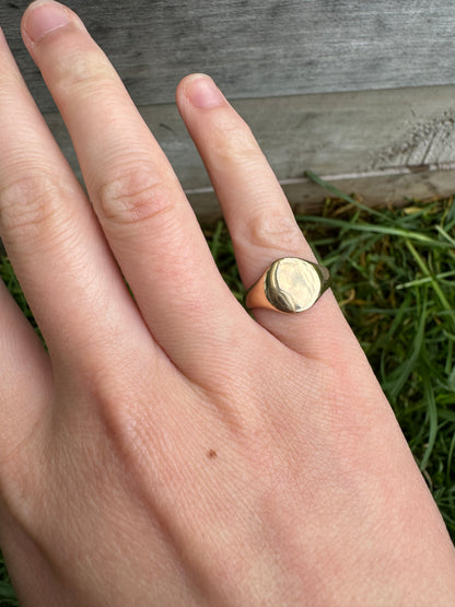Vintage 9ct yellow gold round signet ring