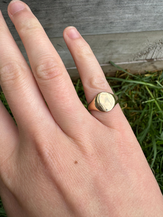 Vintage 9ct yellow gold round signet ring