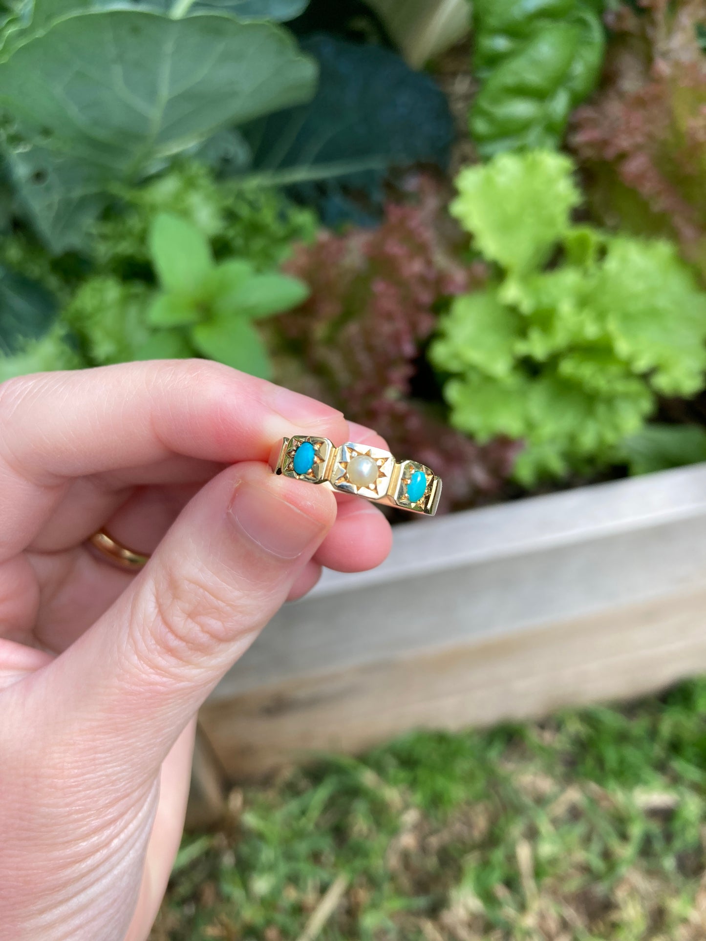 Vintage 18ct yellow gold turquoise and split pearl starburst ring