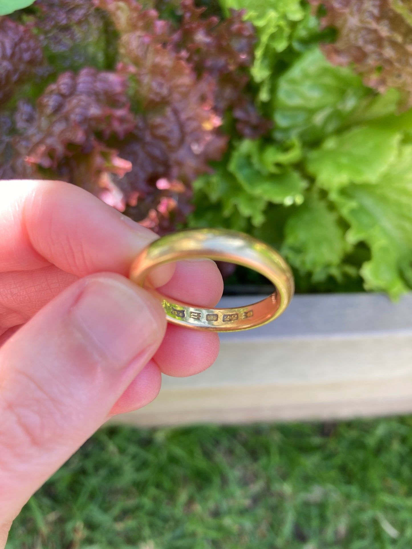 Vintage 22ct yellow gold donut band, 4mm wide