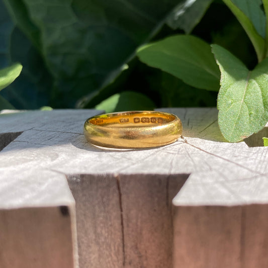 Vintage 22ct yellow gold band, 3.6mm wide