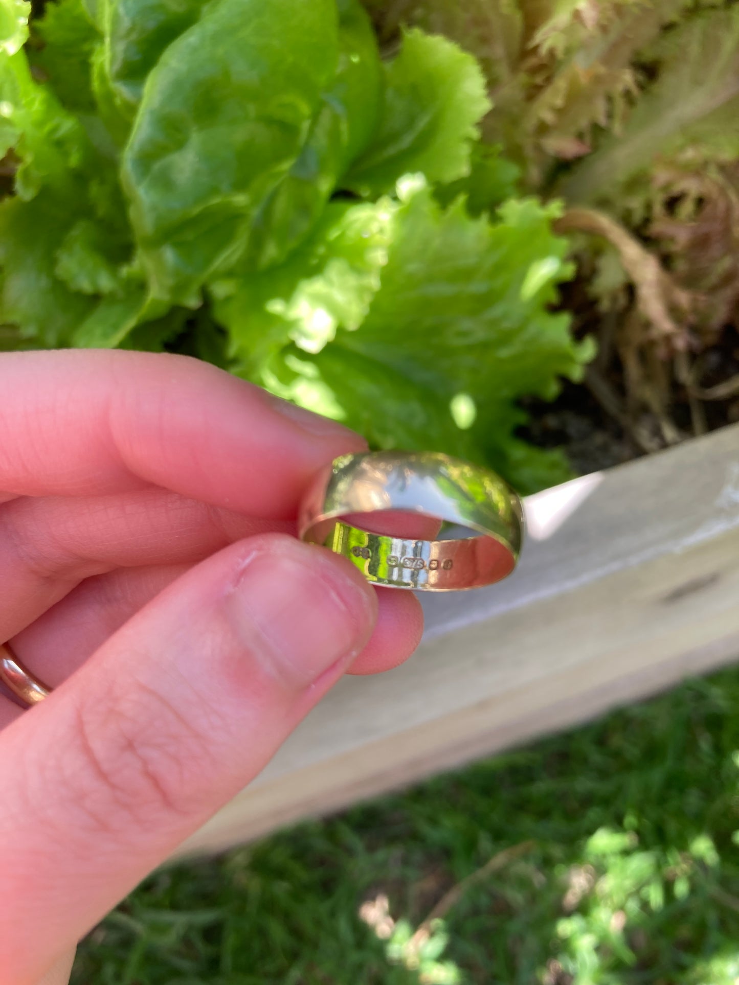 Vintage 9ct yellow gold band, 5.1mm wide