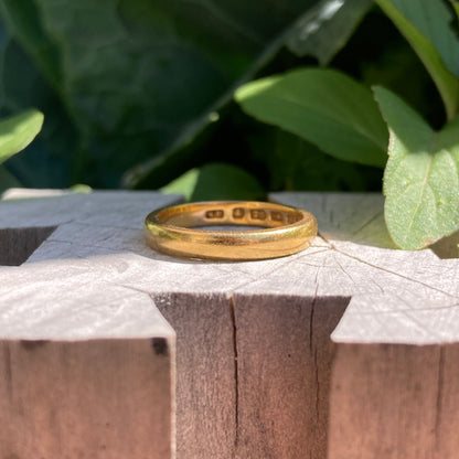Antique 22ct yellow gold band, 3mm wide