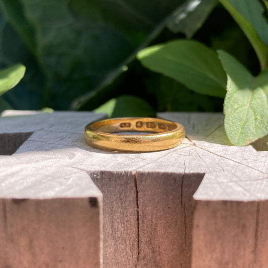 Antique 22ct yellow gold band, 3mm wide