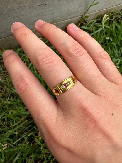 Antique Victorian 18ct yellow gold scalloped red spinel and rose cut diamond ring