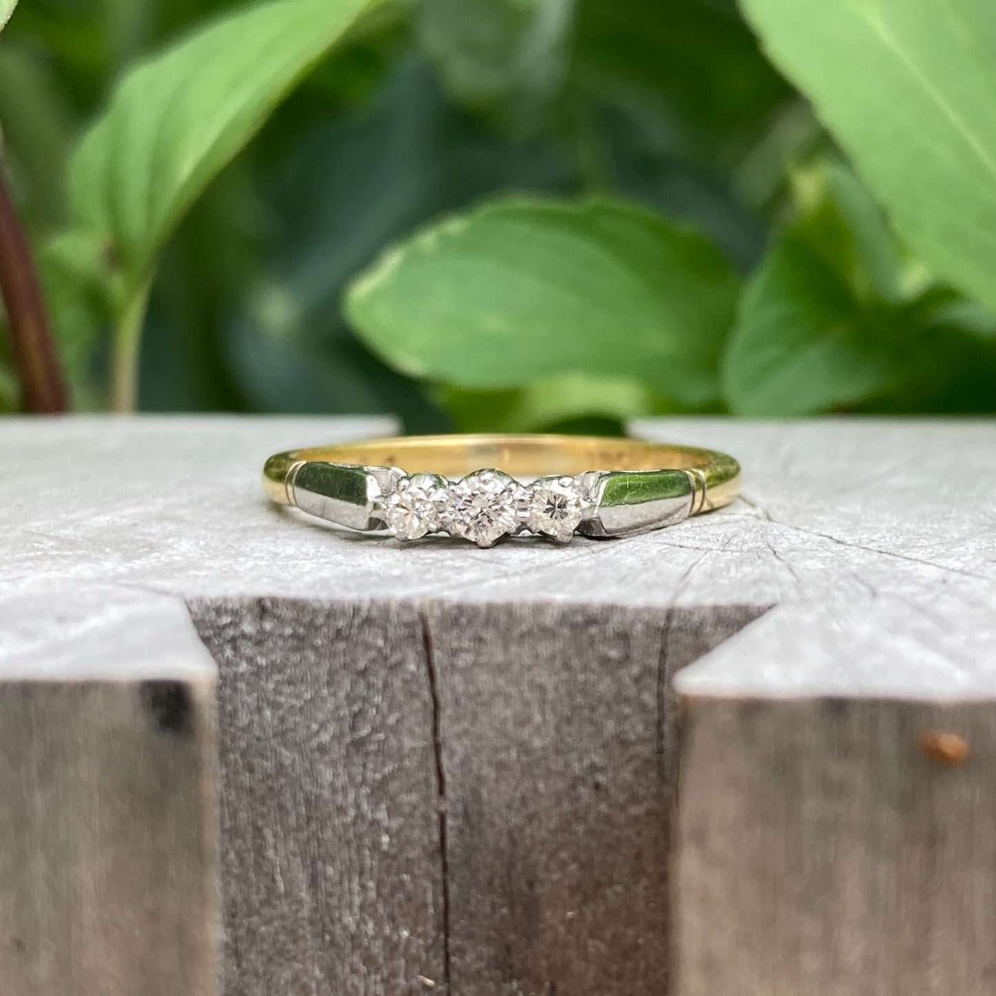 Vintage 18ct yellow gold and platinum three stone diamond stacking ring