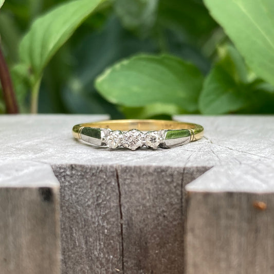 Vintage 18ct yellow gold and platinum three stone diamond stacking ring