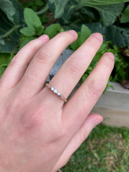 Vintage 18ct yellow gold and platinum three stone diamond stacking ring