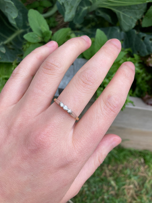Vintage 18ct yellow gold and platinum three stone diamond stacking ring