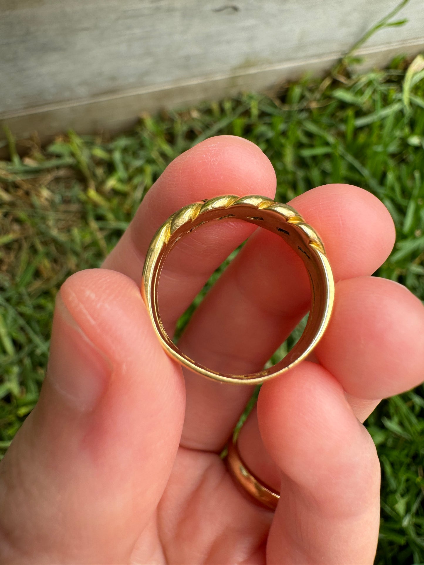 Antique 18ct yellow gold keeper ring