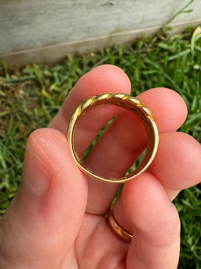 Antique 18ct yellow gold keeper ring