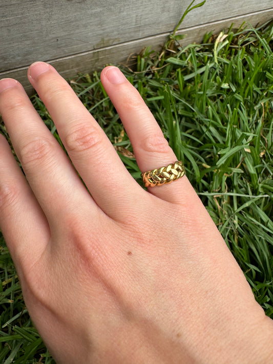 Antique 18ct yellow gold keeper ring