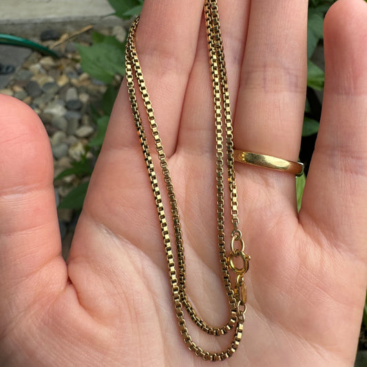 Vintage 9ct yellow gold box chain, 38cm / 15 inches long