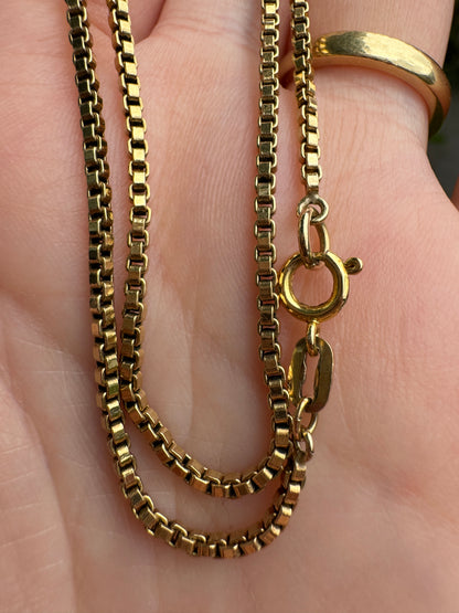 Vintage 9ct yellow gold box chain, 38cm / 15 inches long