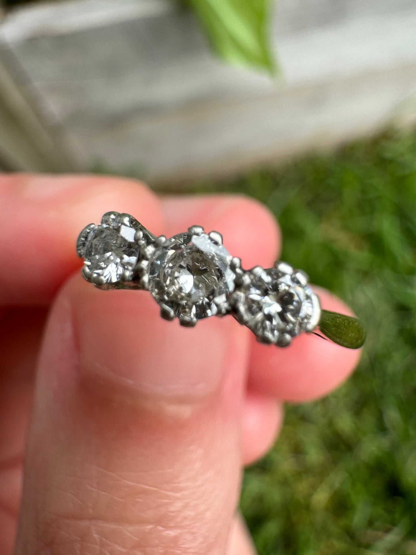 Vintage 18ct yellow gold and platinum 0.3ct TCW three stone claw set diamond ring