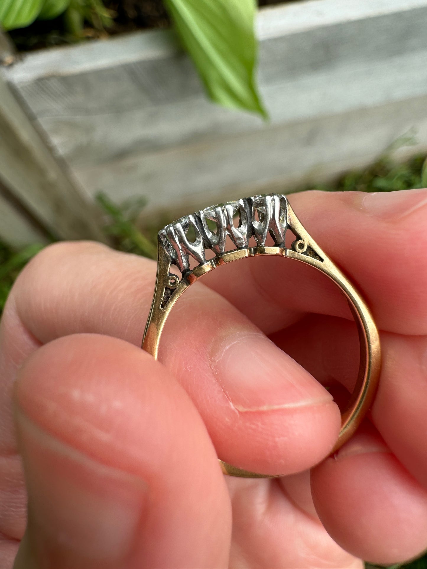 Vintage 18ct yellow gold and platinum 0.3ct TCW three stone claw set diamond ring