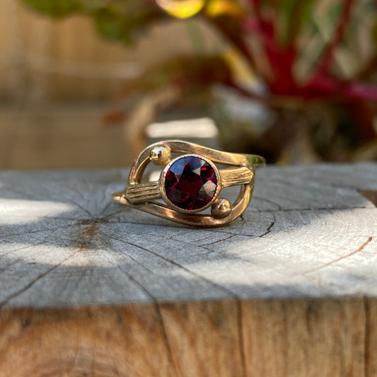 Vintage 9ct yellow gold faceted almandine garnet ring