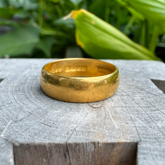 Vintage 22ct yellow gold band, 5.5mm wide