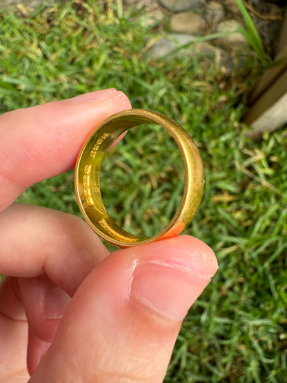 Vintage 22ct yellow gold band, 5.5mm wide