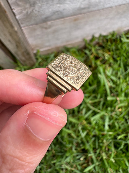 Vintage Art Deco 9ct yellow gold engraved 'TC' initial signet ring