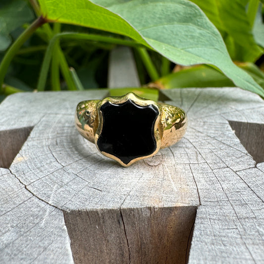 Antique 18ct yellow gold onyx shield signet ring