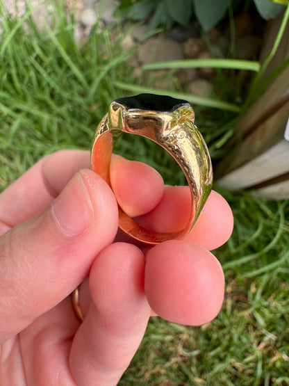 Antique 18ct yellow gold onyx shield signet ring