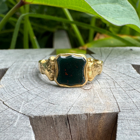 Vintage 18ct yellow gold bloodstone shield signet ring