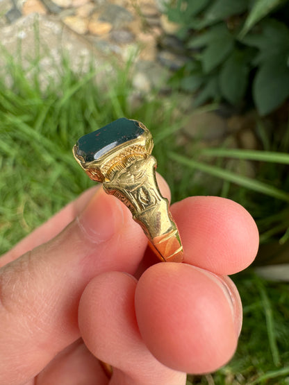 Vintage 18ct yellow gold bloodstone shield signet ring