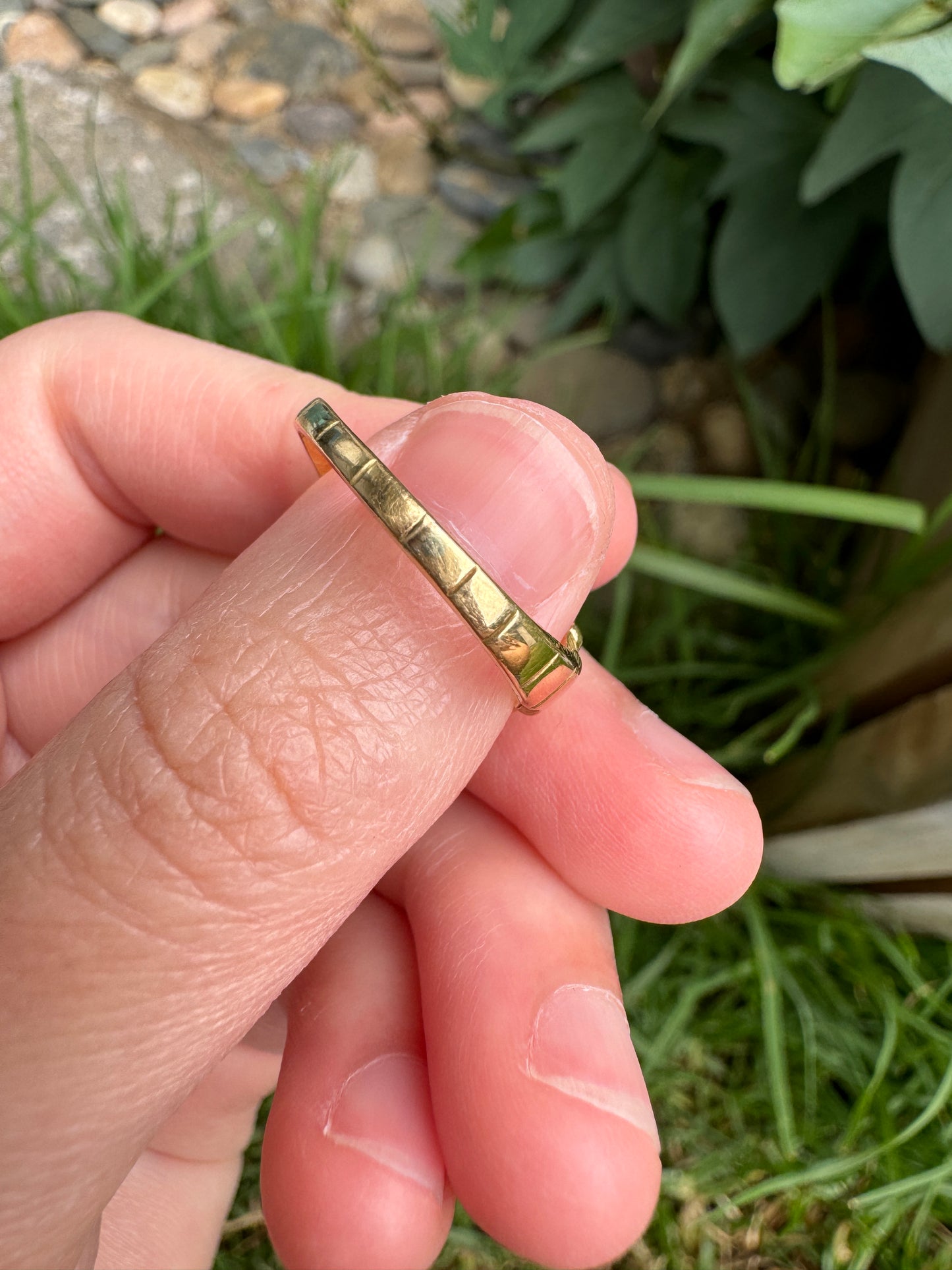 Vintage 18ct yellow gold bloodstone shield signet ring