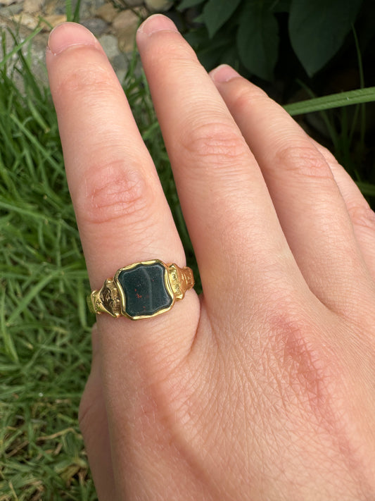 Vintage 18ct yellow gold bloodstone shield signet ring