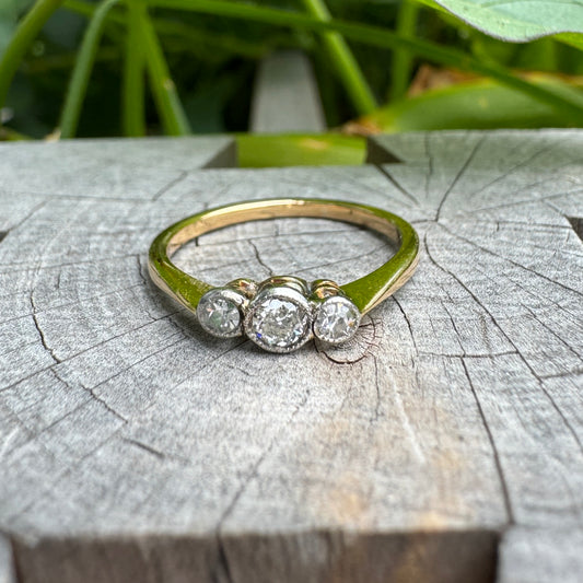 Vintage 18ct yellow gold and platinum 0.2ct TCW three stone old cut diamond ring