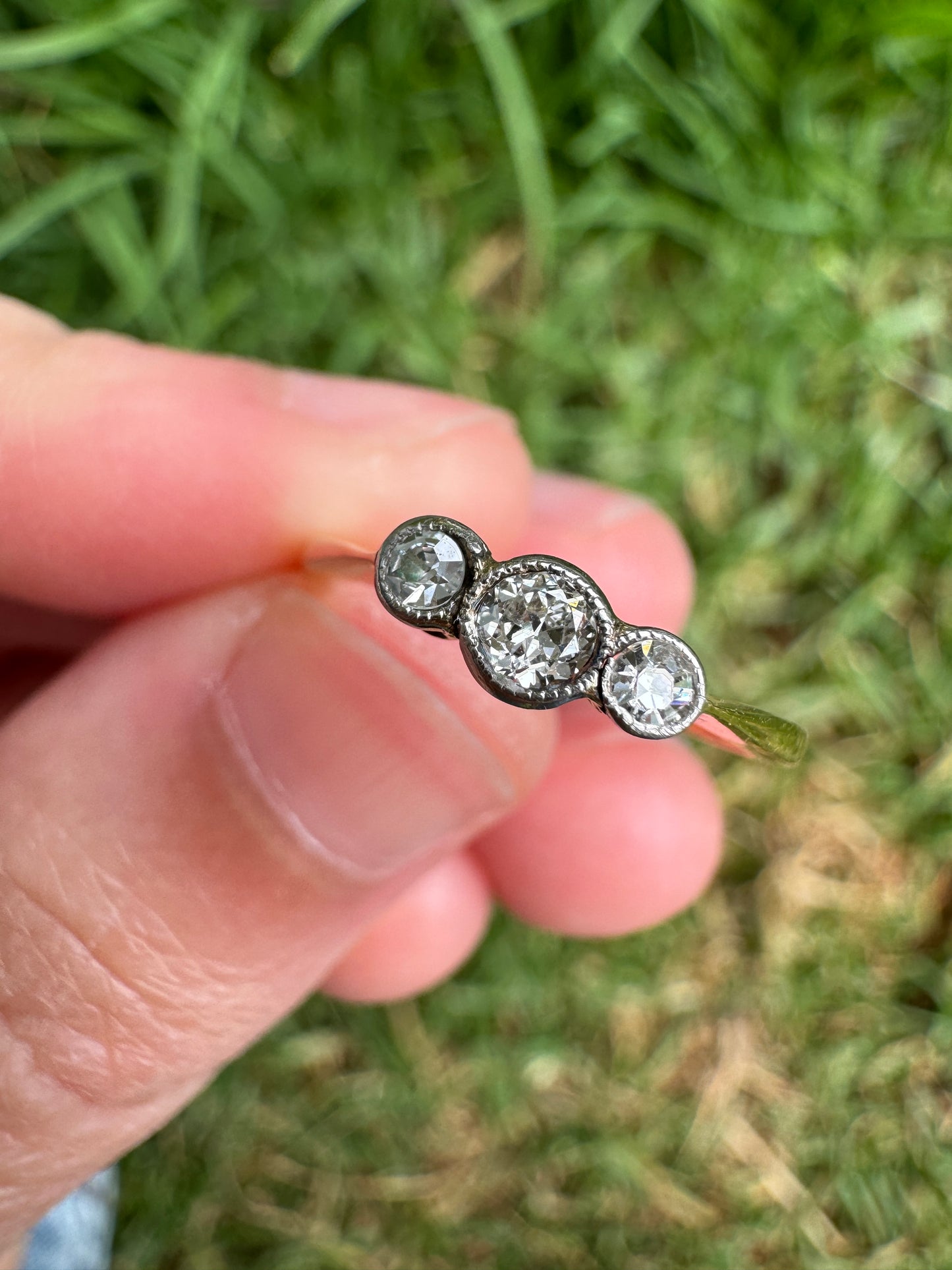 Vintage 18ct yellow gold and platinum 0.2ct TCW three stone old cut diamond ring