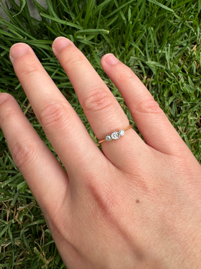 Vintage 18ct yellow gold and platinum 0.2ct TCW three stone old cut diamond ring