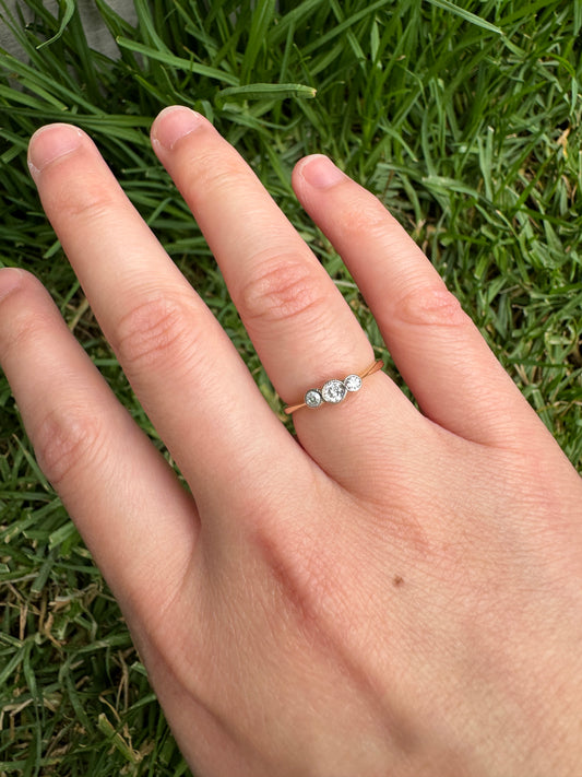 Vintage 18ct yellow gold and platinum 0.2ct TCW three stone old cut diamond ring