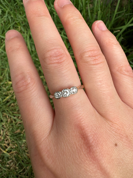 Vintage 18ct yellow gold and platinum 0.3ct TCW three stone old cut diamond ring