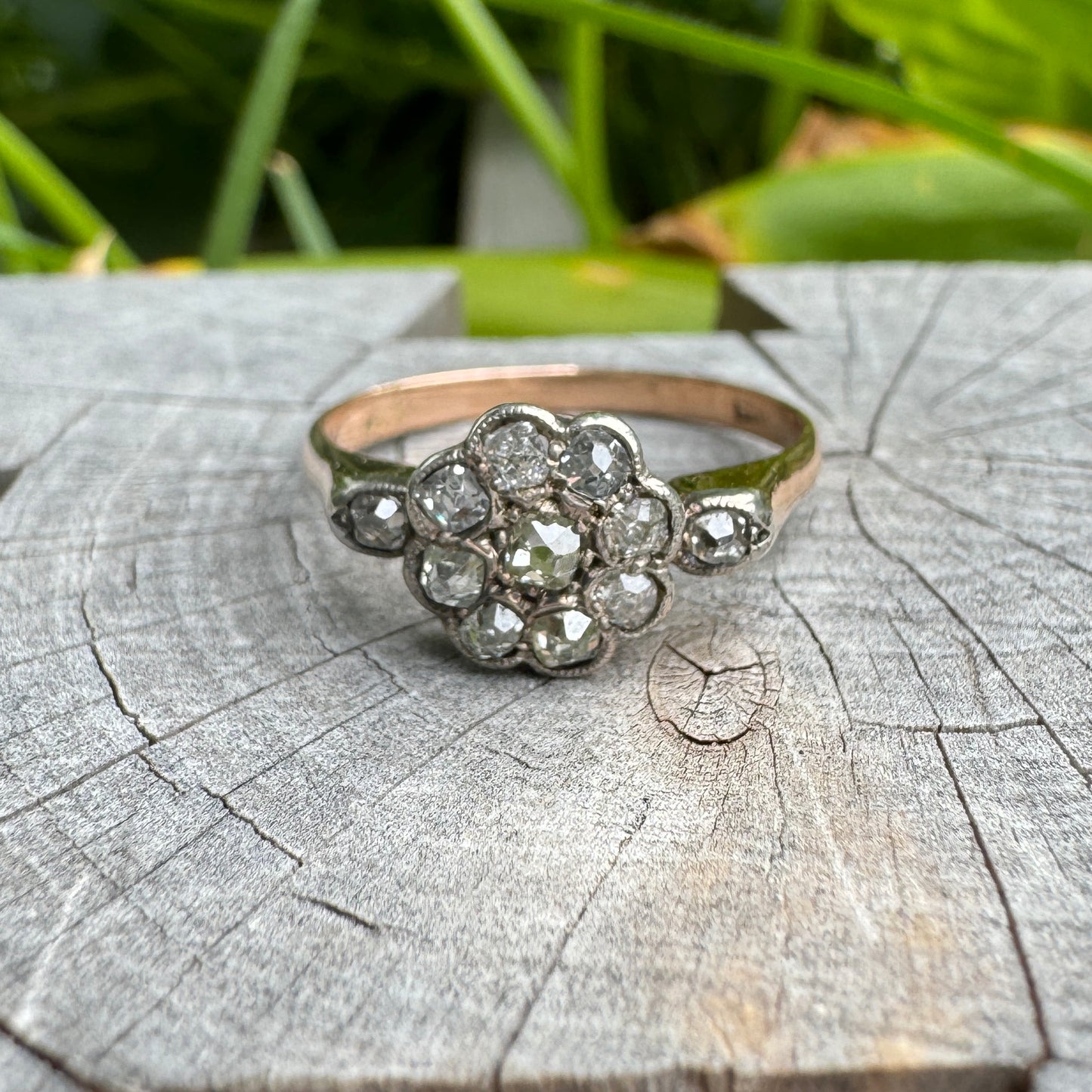 Vintage 9ct rosy yellow gold 0.3ct TCW old mine cut diamond daisy ring